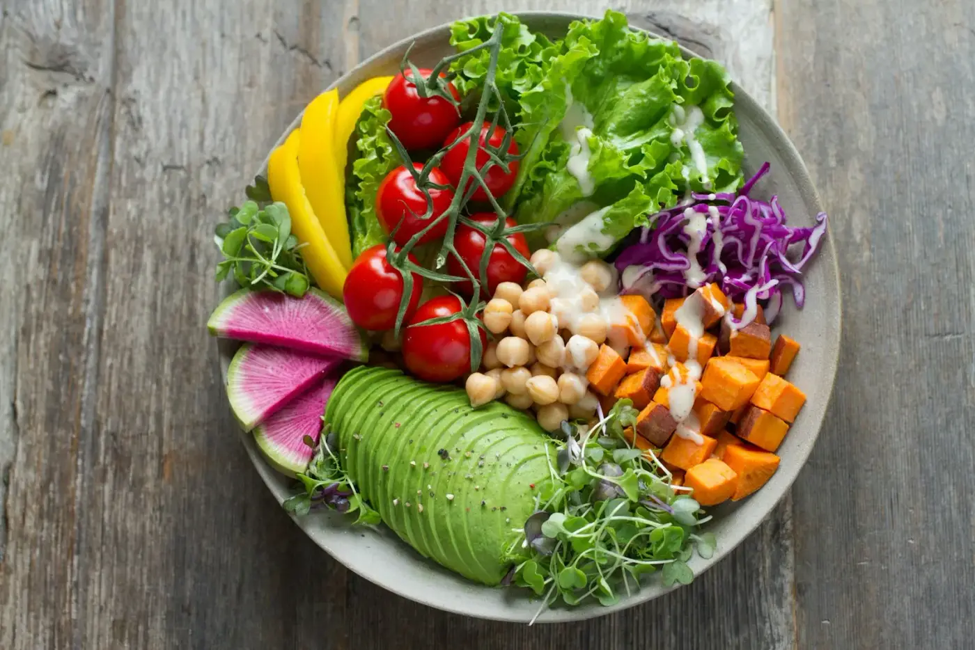 LongHorn house salad bowl with fresh mixed greens